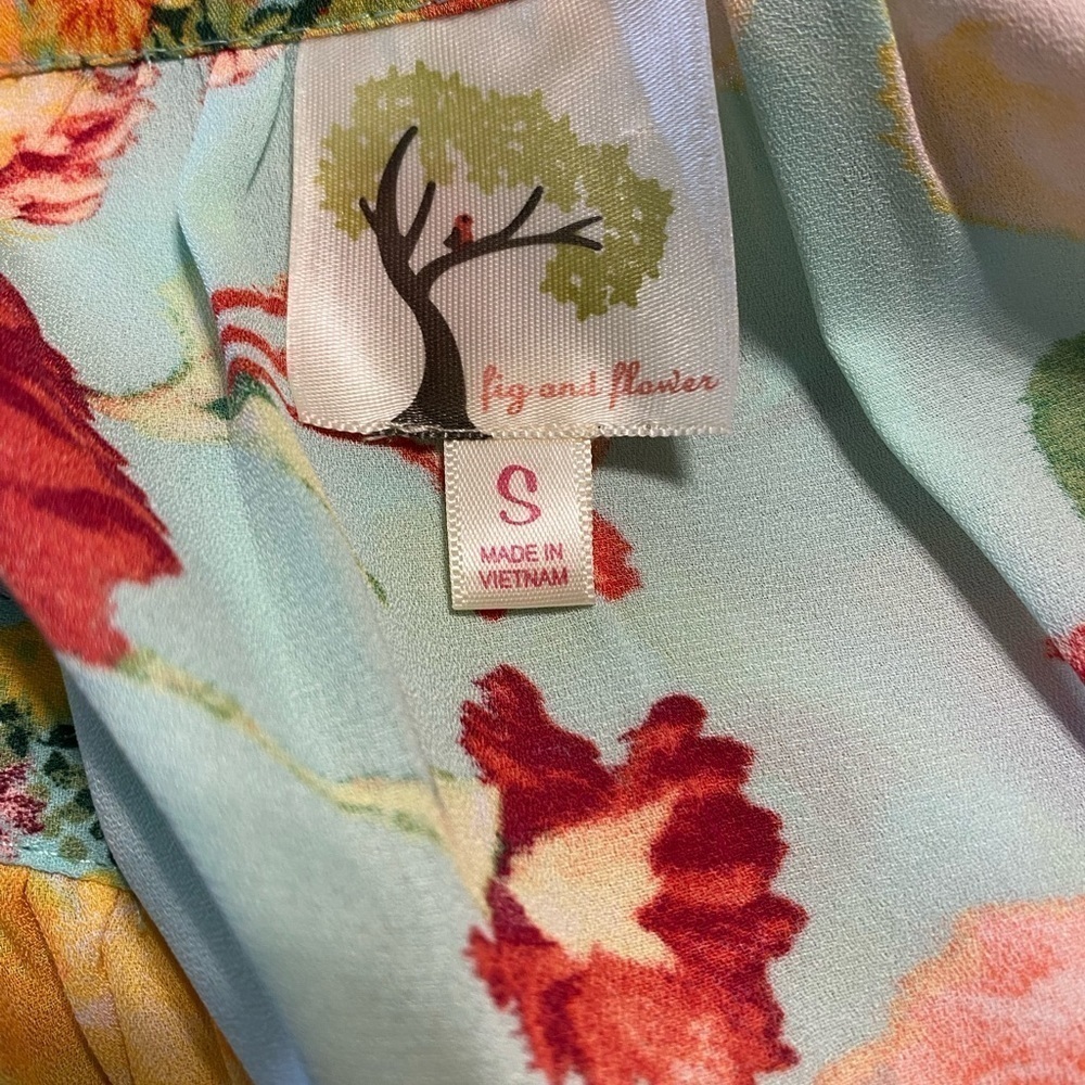 Fig and Flower Peasant Floral Boho Top - Picture 8 of 9